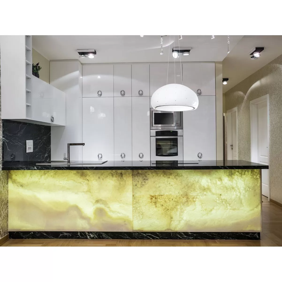 Exklusiv keramisk vajerhängd köksfläkt Impresario vit + Swarovski kristaller