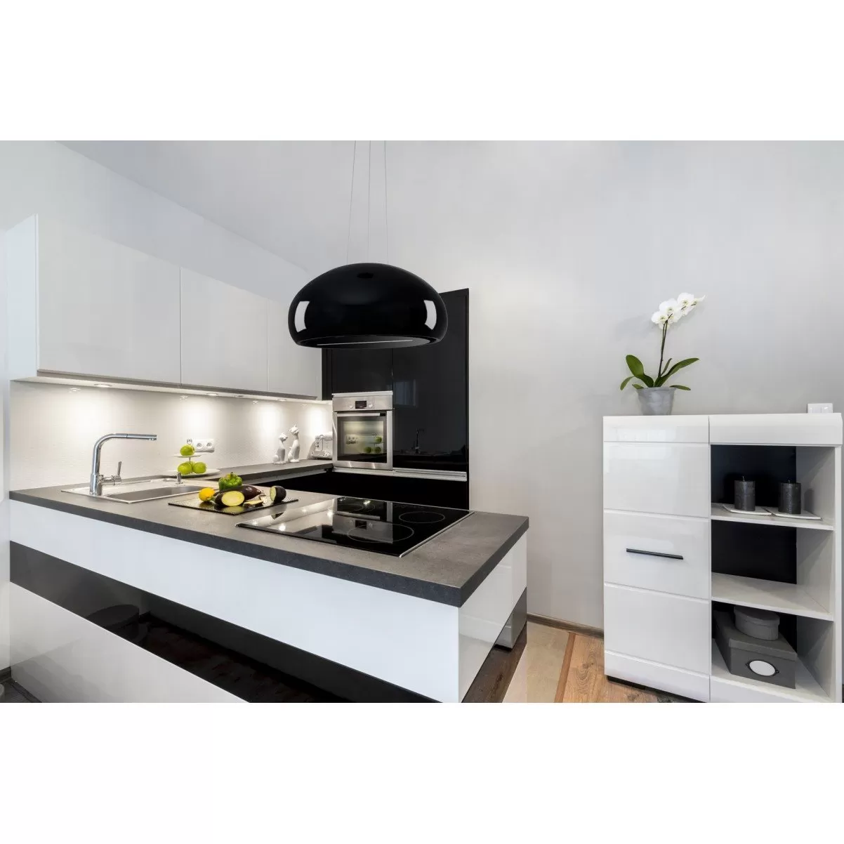 Exklusiv keramisk vajerhängd köksfläkt Impresario svart