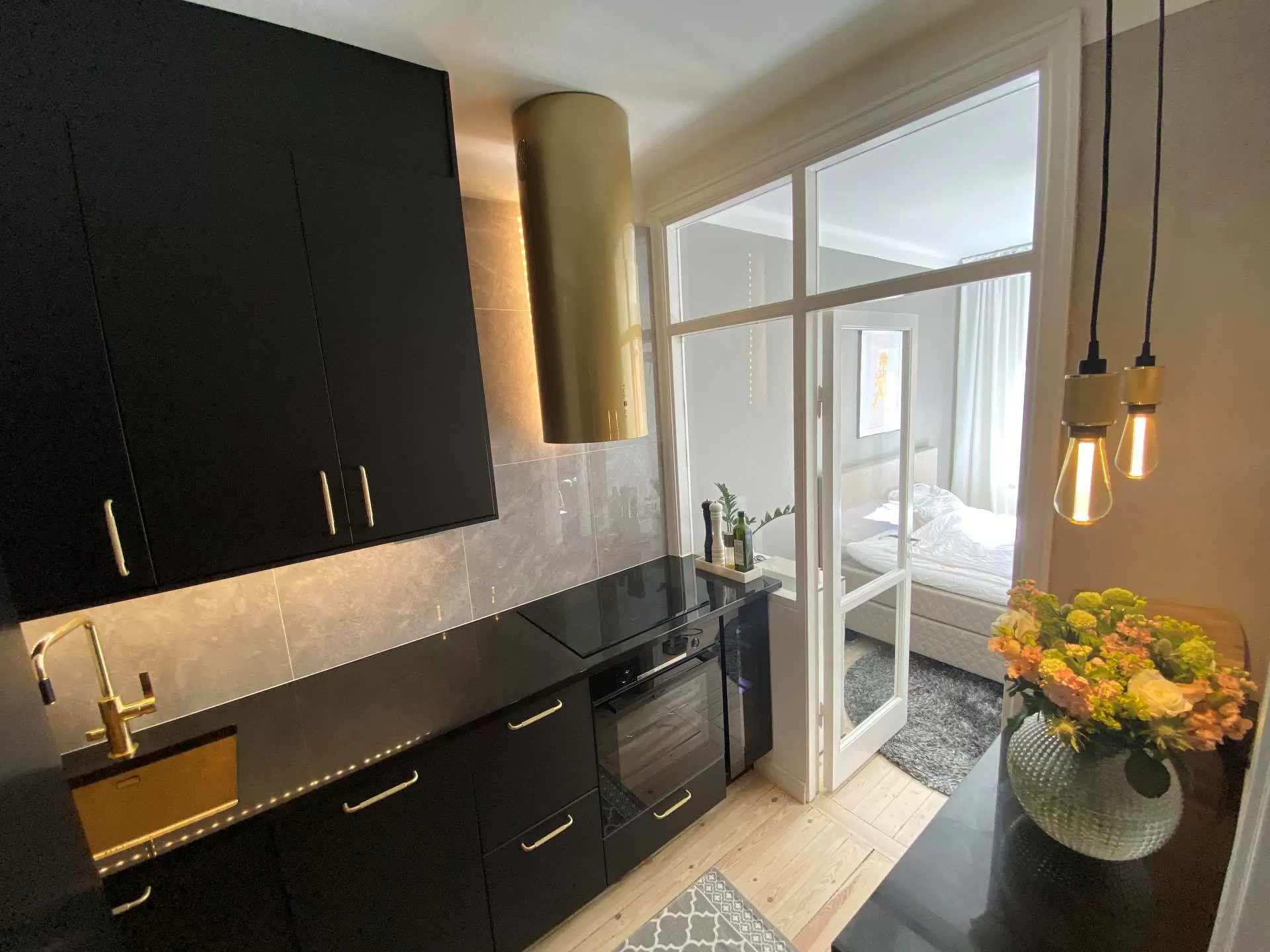 frihangande-koksflakt-swedluxury-explorer-guld-blog